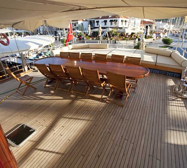 Aft Deck Seating And Lounging