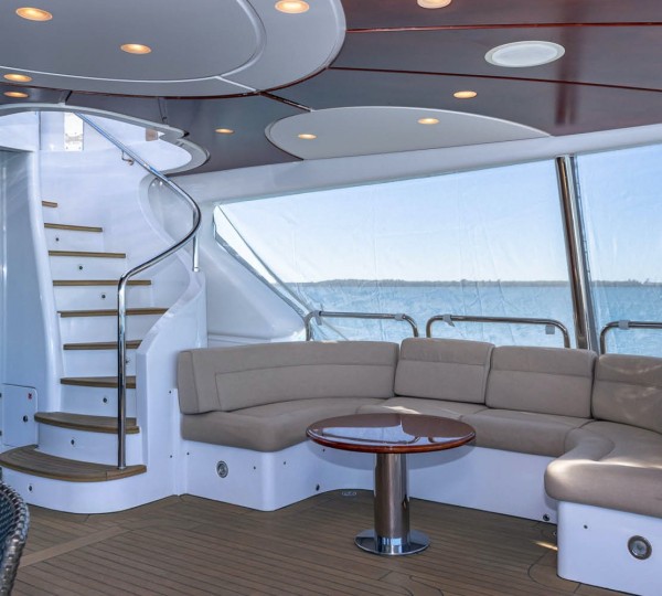 Aft Deck Seating On Bridge Deck
