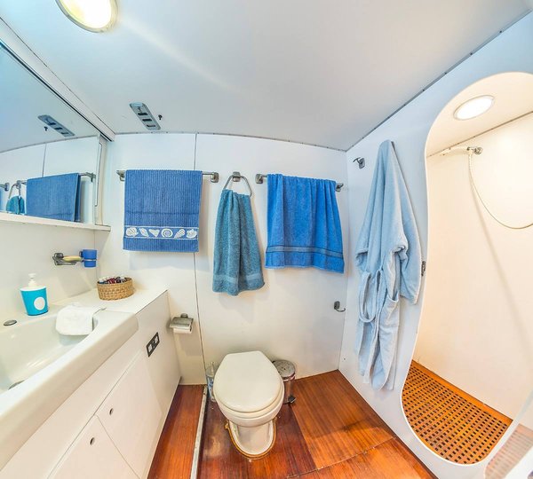 Aft Starboard Ensuite