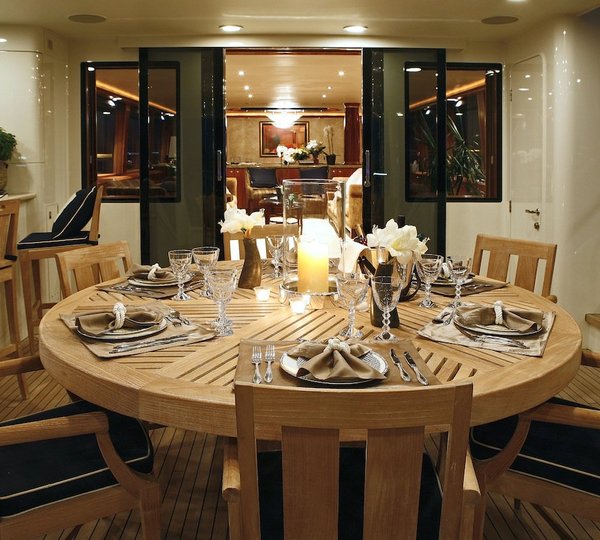 Aft deck dining