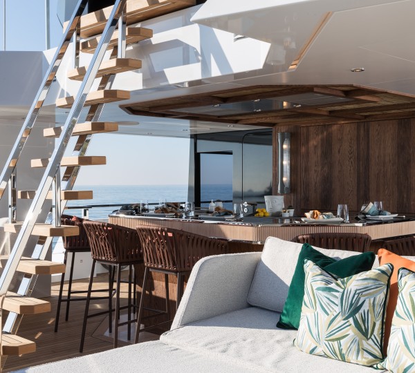 Al Fresco Dining - Photo Jeff Brown