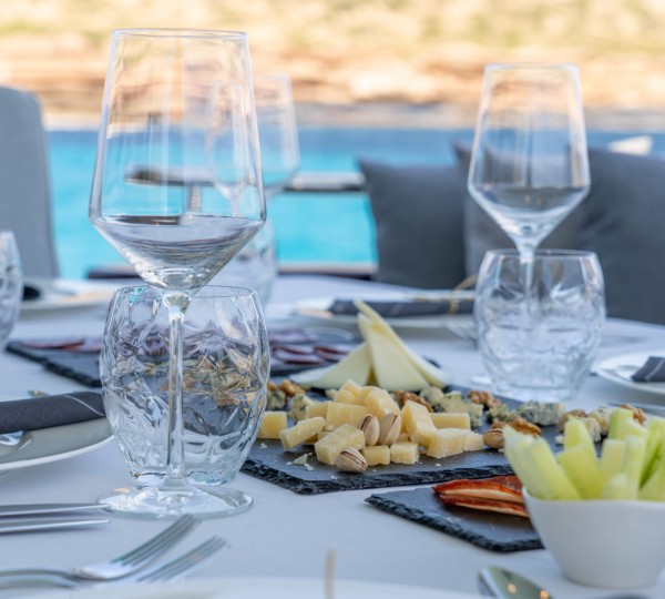 Al Fresco Dining Detail