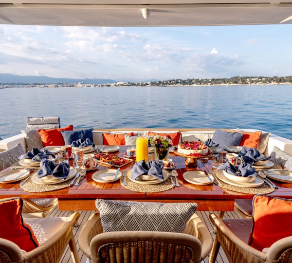 Al Fresco Dining Set Up