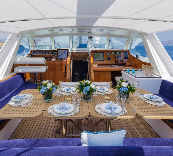 Al Fresco Dining Table