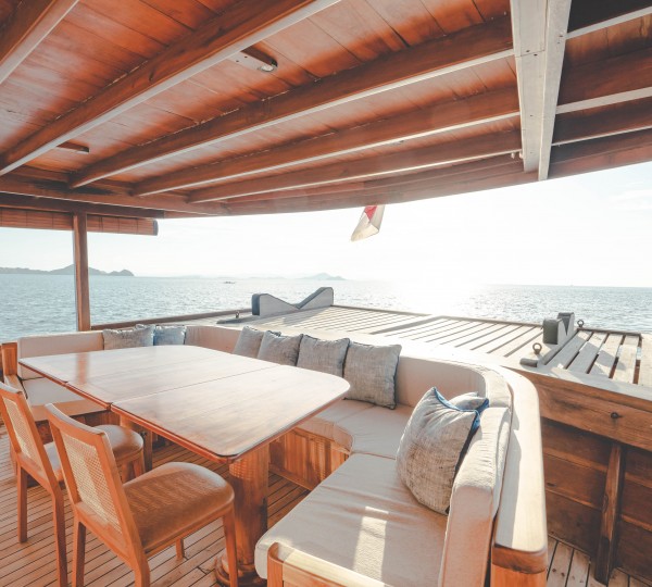 Al Fresco Dining Table With Seating