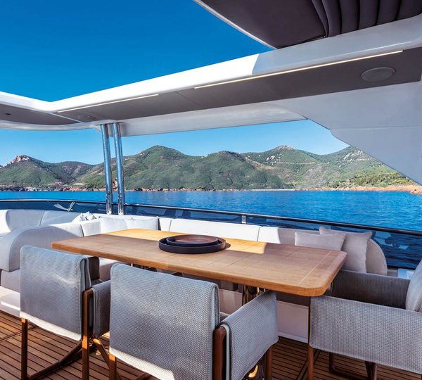 Alfreco Dining On Flybridge - Sistership