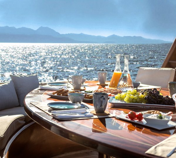 Alfresco Breakfast Dining Set Up