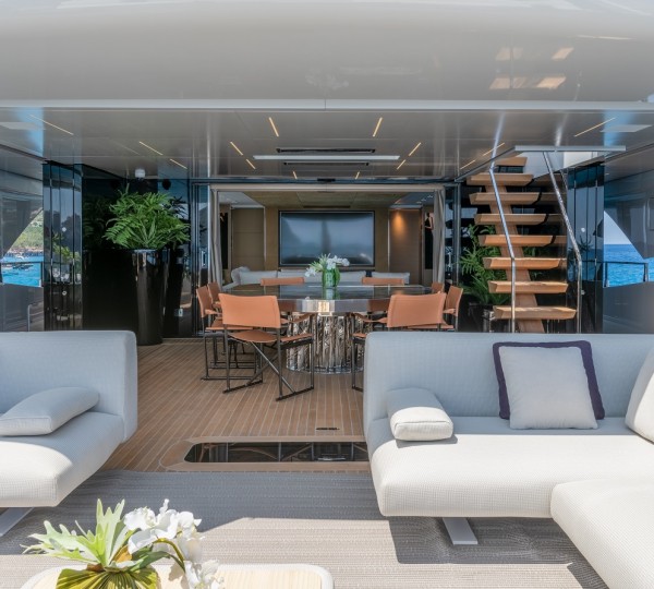 Alfresco Dining And Seating