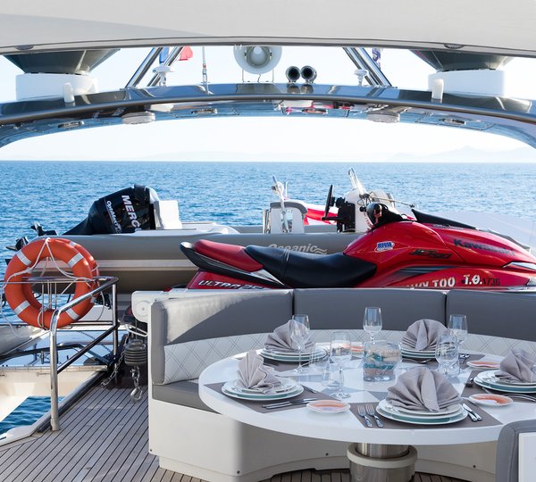Alfresco Dining And Water Toys - Aft Deck