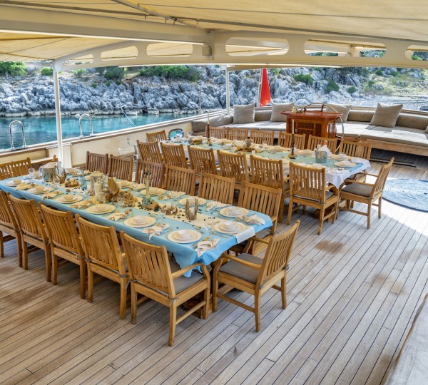 Alfresco Dining By Day