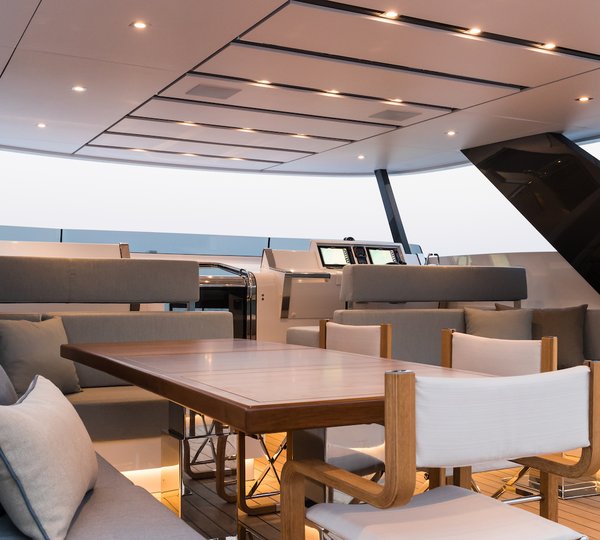 Alfresco Dining On The Bridge Deck