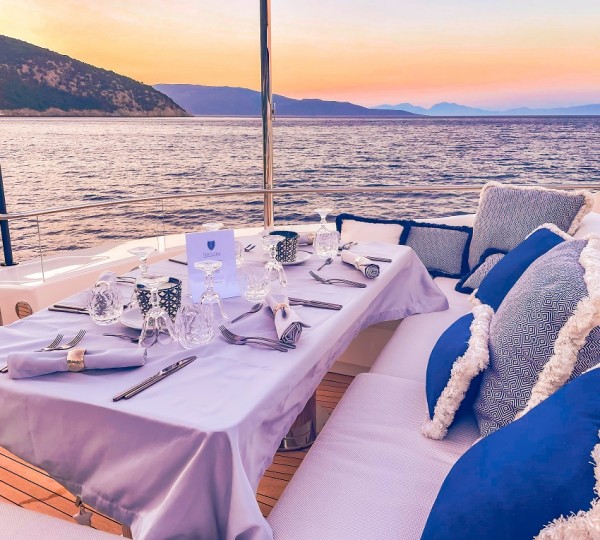 Alfresco Dining Set Up