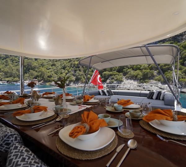 Alfresco Dining Set Up Detail