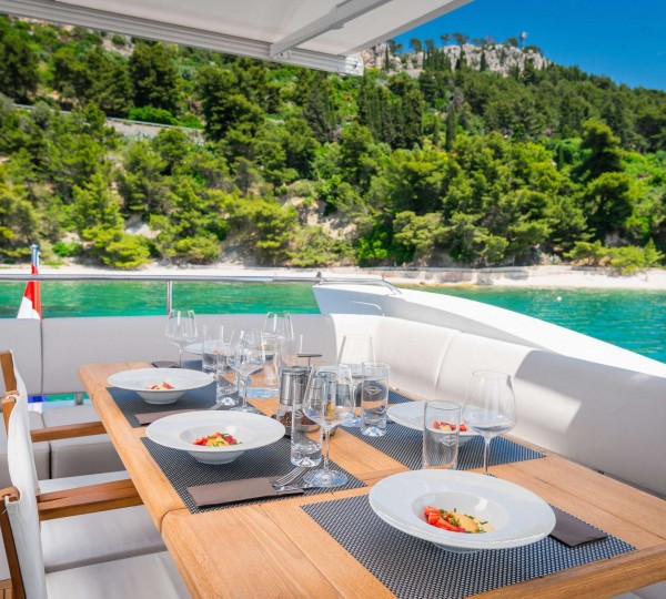 Alfresco Table Set Up