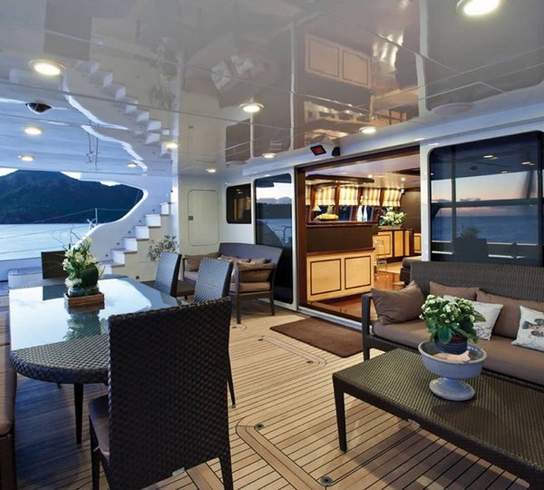 Allures aft deck