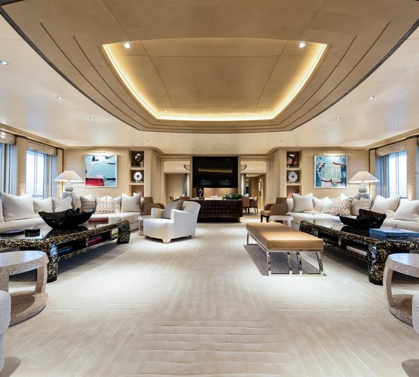 Beautiful Main Saloon With Plenty Of Natural Ligth