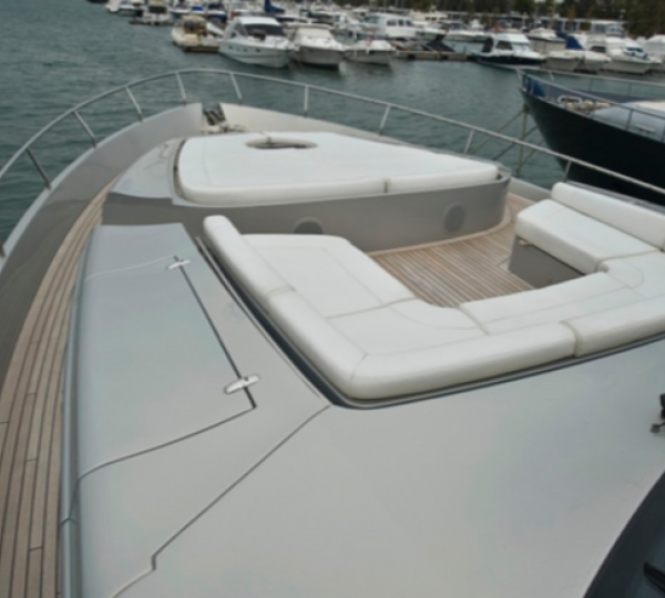 Bow Seating And Subathing Area