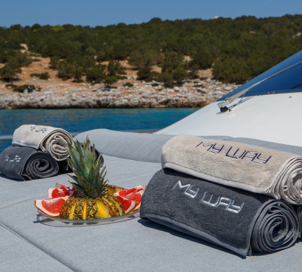 Bow Sunbathing Detail