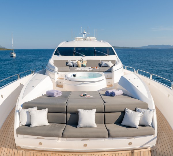 Bow Sunpads And Jacuzzi