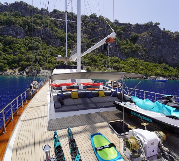 Bow With Water Toys, Seating Area And Jacuzzi