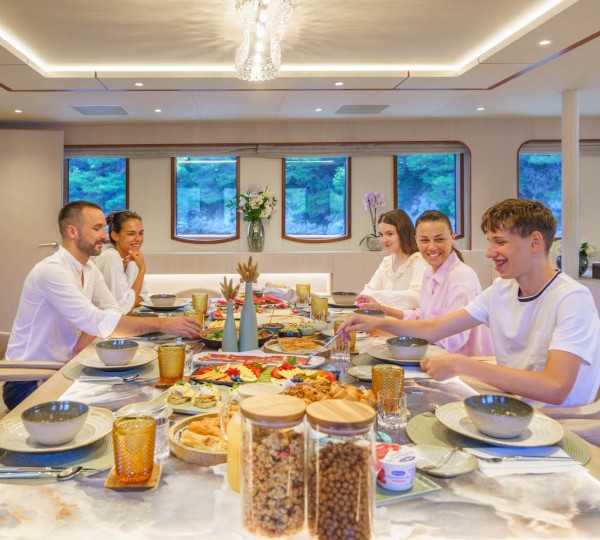 Breakfast Inside - Lifestyle