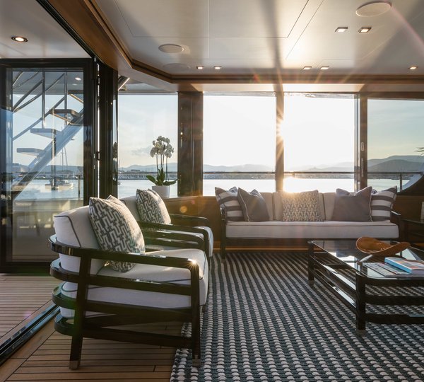 Bridge Deck Saloon With Large Aft Glased Doors