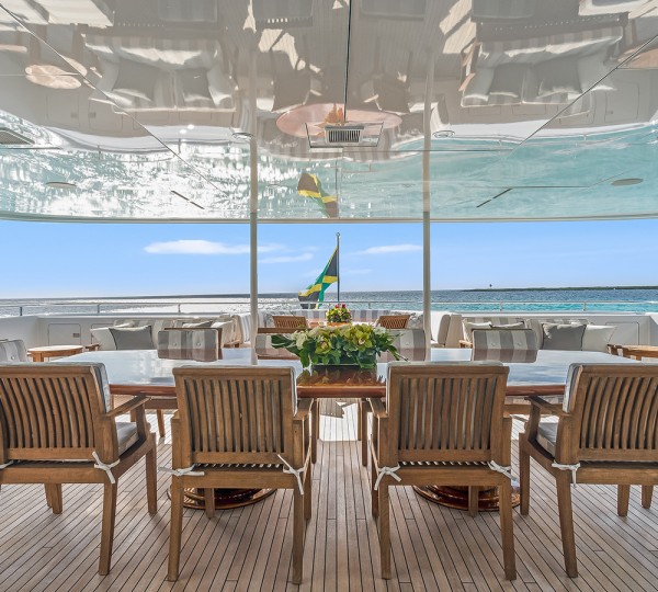 Bridgedeck - Alfresco Dining On The Aft Deck