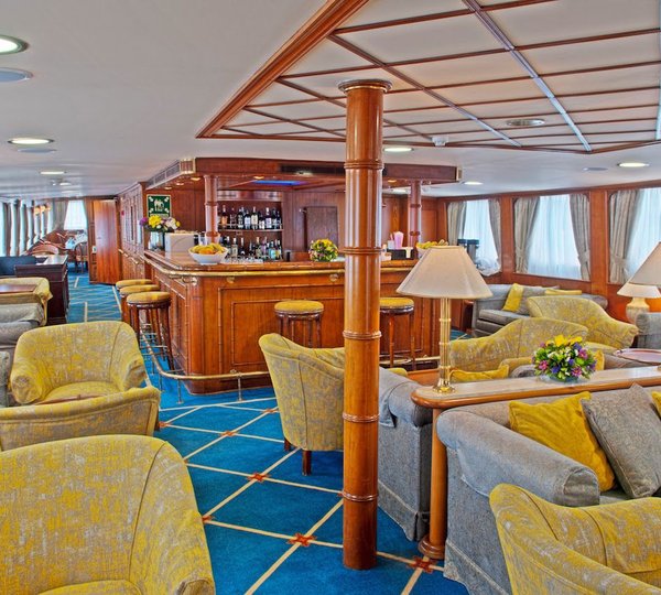 Callisto Lounge With Bar