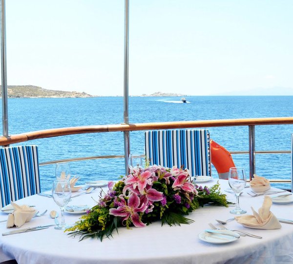 Callisto Outdoor Dining Area