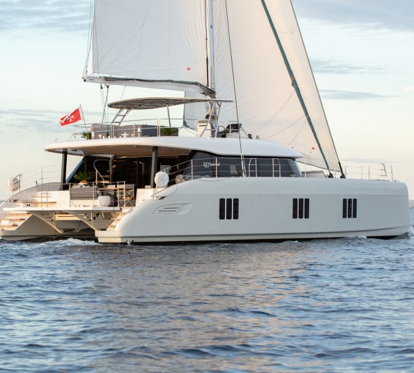 Catamaran Yacht SUNBREEZE