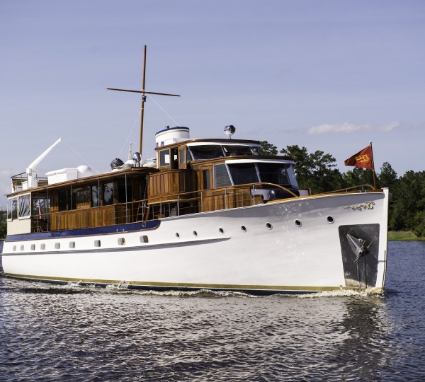 Bb Yacht Charter Details Trumpy Charterworld Luxury Superyachts