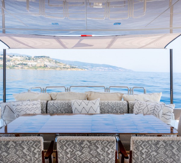 Cockpit Aft Dining Area