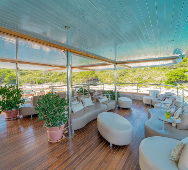 Deck Exterior Relaxation Area