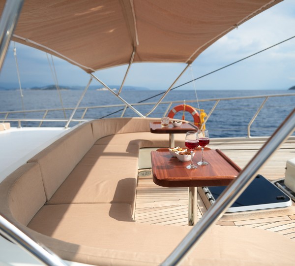 Deck Relaxation Area Drinks