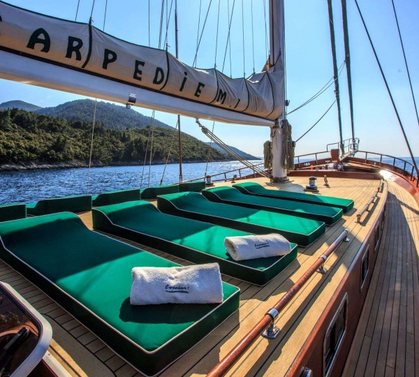 Deck Sunbathing Area