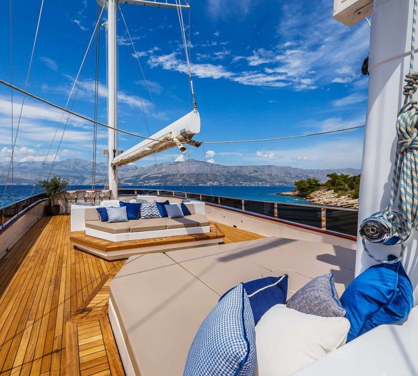 Deck Sunbathing Areas