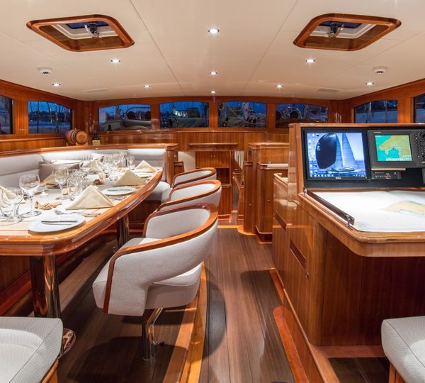 Deckhouse With Dining