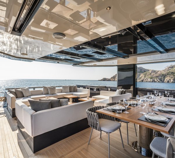 Dining And Lounge Aft