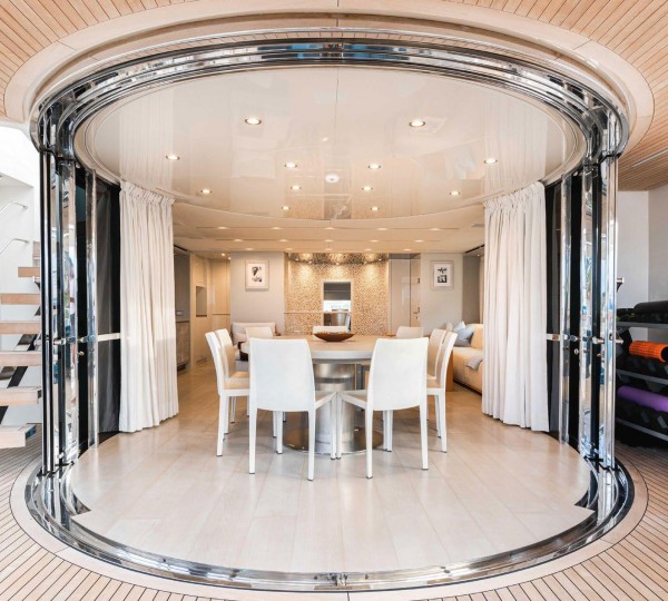 Dining On Upper Deck - Sky Lounge