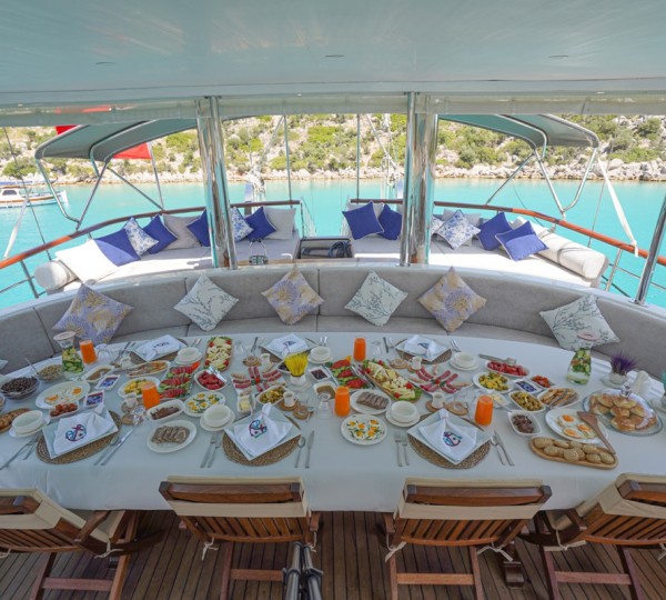 Dining Set Up Alfresco