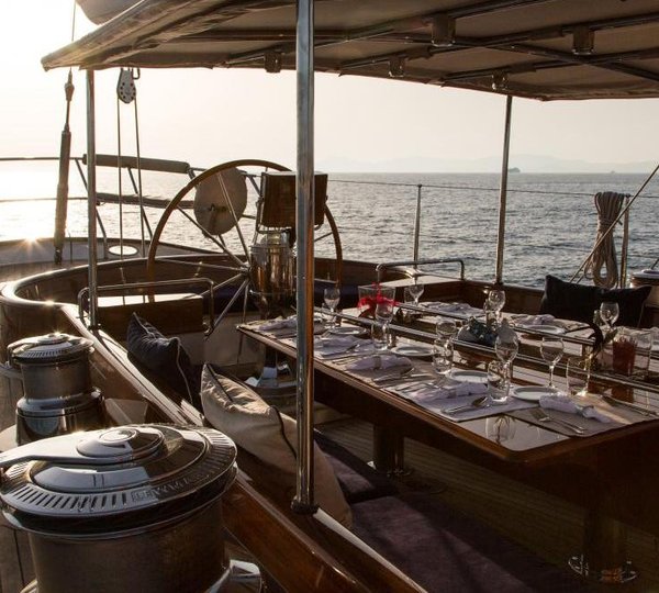 Dining Table Exterior