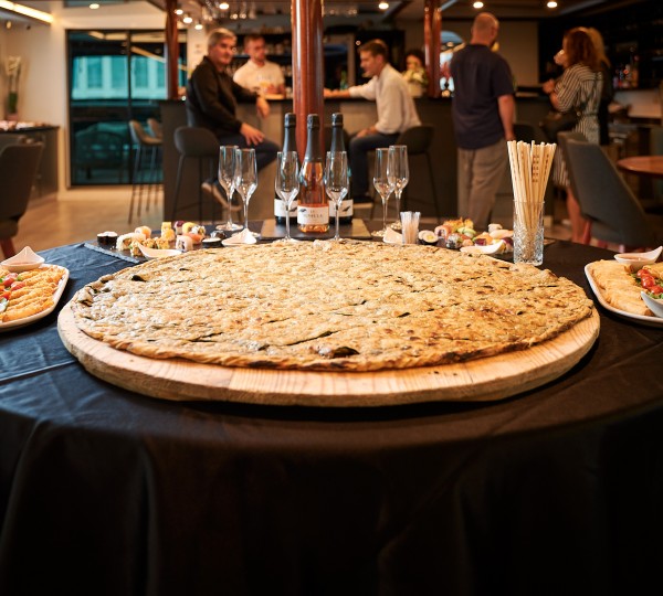 Dinner Time - © Ivanisevicivan