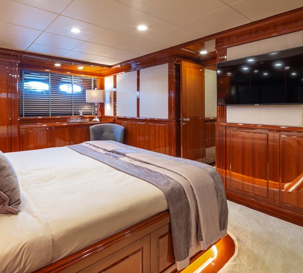 Double Guest With Tv