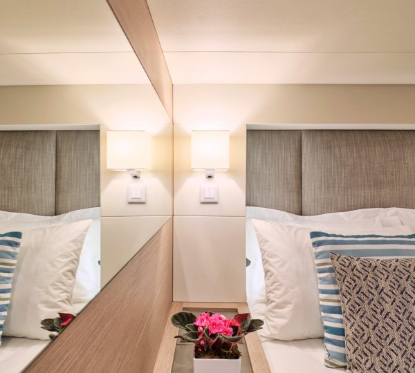 Double Cabin - Details