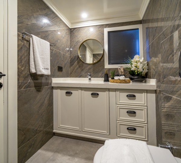 Double Cabin 1 - Ensuite Bathoom