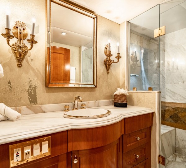 Double Cabin 2 Ensuite