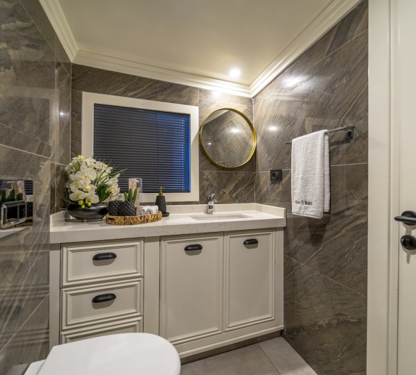 Double Cabin 3 Bathroom