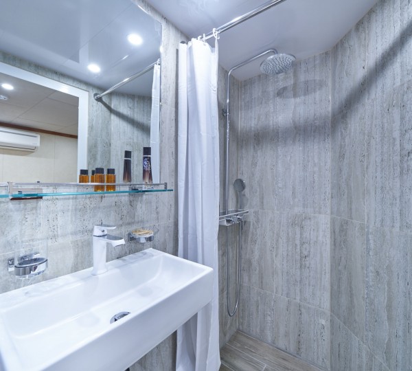 Double Cabin Bathroom