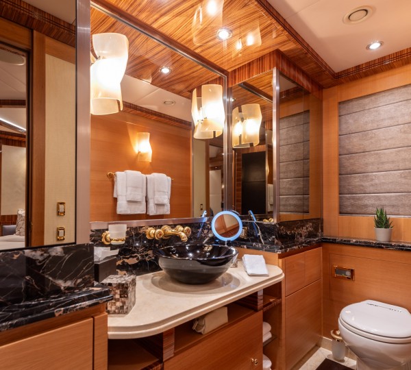 Double Cabin Bathroom 2