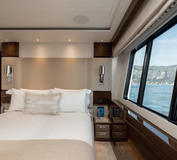 Double Cabin With Huge Windows